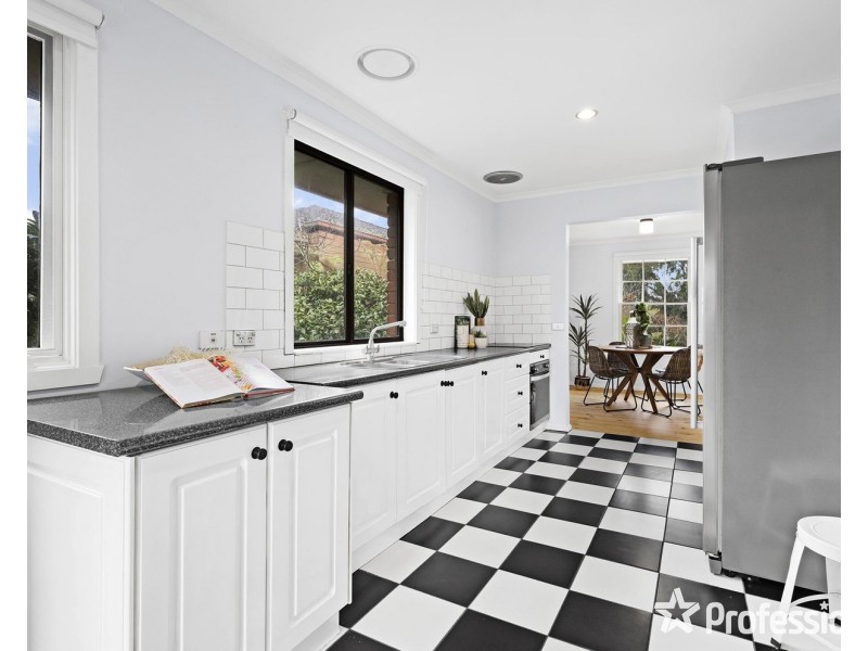 6 Crown Point Ridge, Chirnside Park VIC 3116