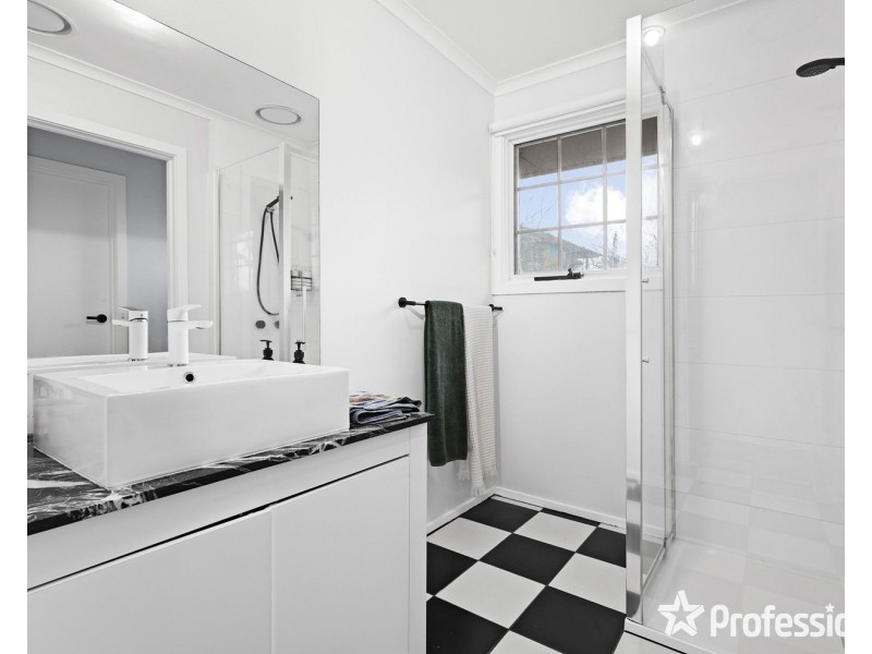 6 Crown Point Ridge, Chirnside Park VIC 3116