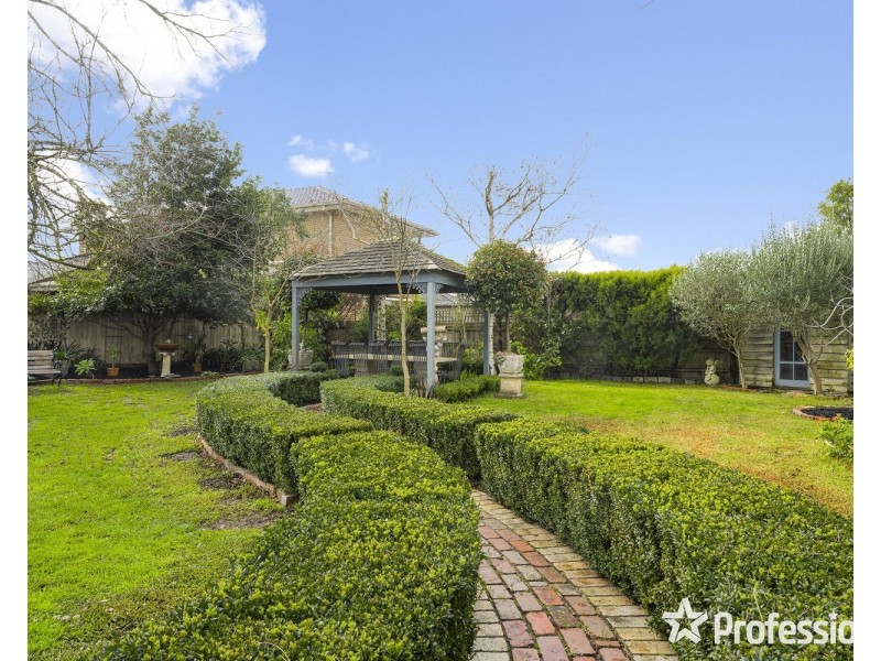 6 Crown Point Ridge, Chirnside Park VIC 3116
