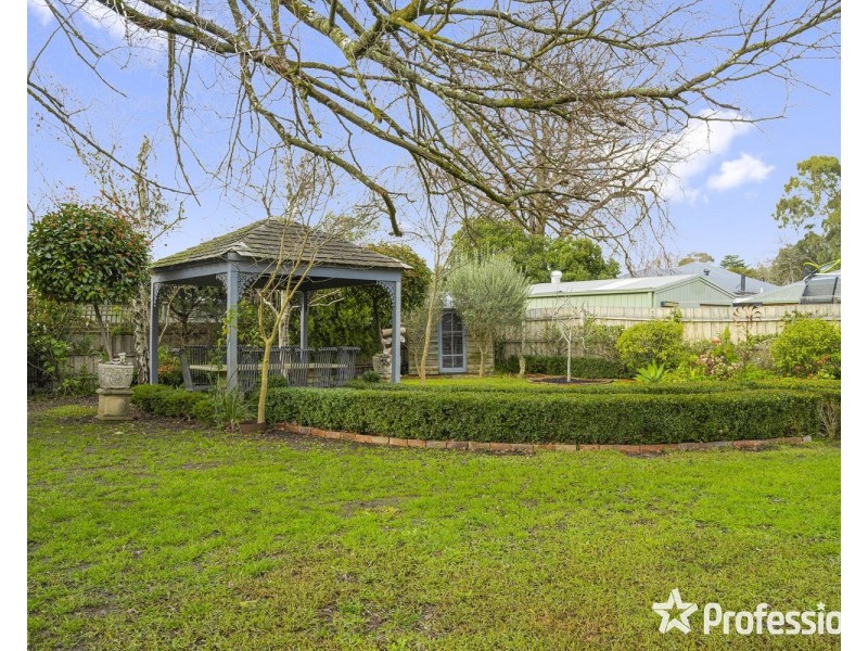 6 Crown Point Ridge, Chirnside Park VIC 3116