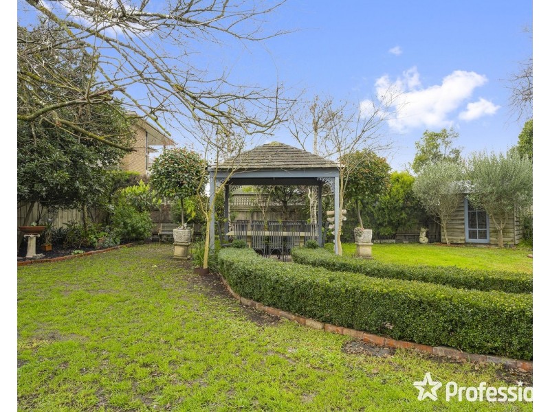6 Crown Point Ridge, Chirnside Park VIC 3116