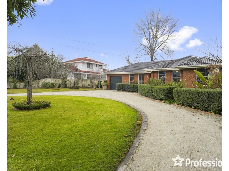 6 Crown Point Ridge, Chirnside Park VIC 3116