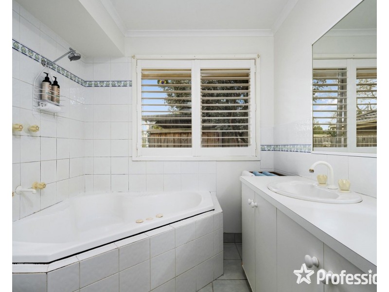 22 Neville Street, Mooroolbark VIC 3138
