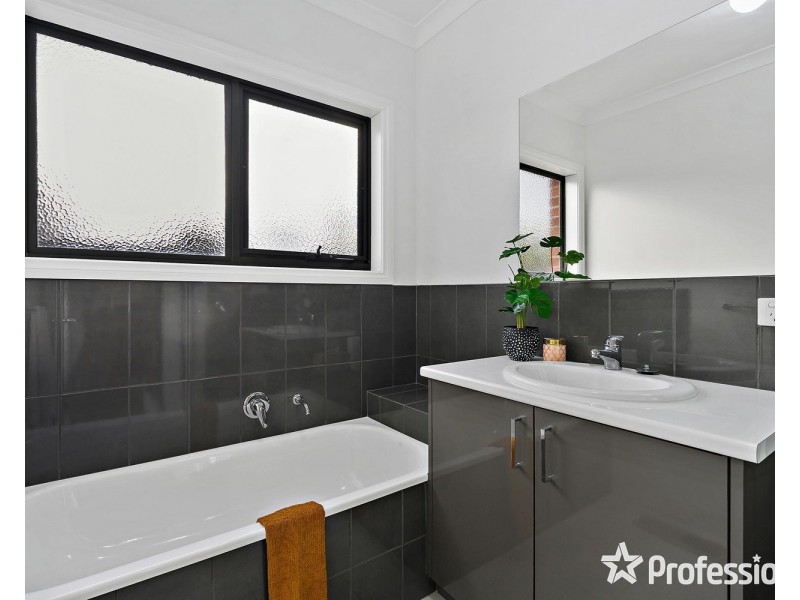 130a Lomond Avenue, Kilsyth VIC 3137