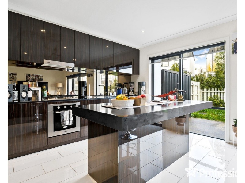 18 Belsay Chase, Chirnside Park VIC 3116