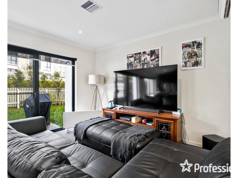 18 Belsay Chase, Chirnside Park VIC 3116