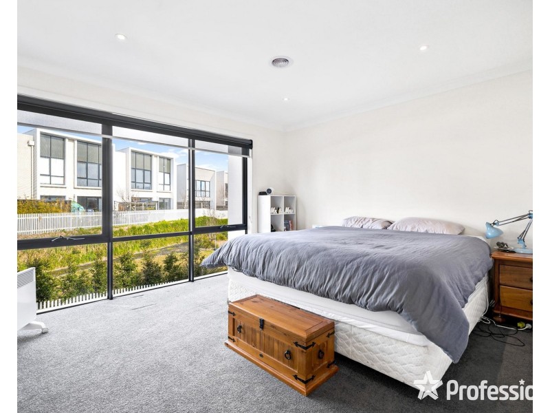 18 Belsay Chase, Chirnside Park VIC 3116