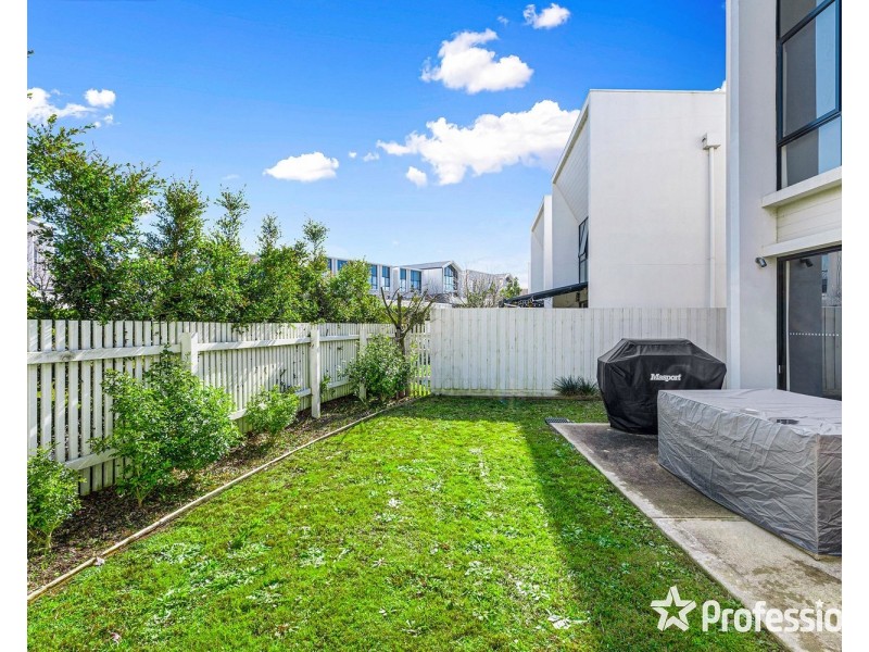 18 Belsay Chase, Chirnside Park VIC 3116