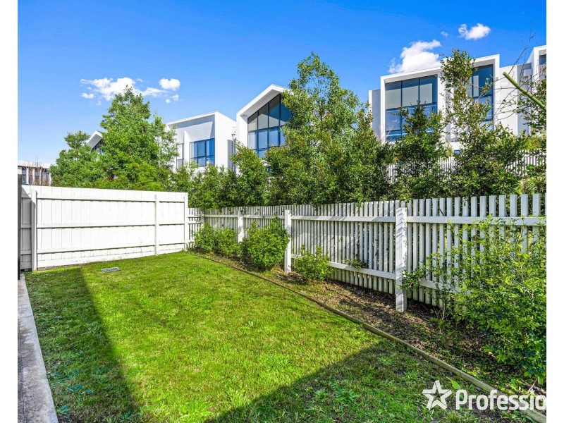 18 Belsay Chase, Chirnside Park VIC 3116
