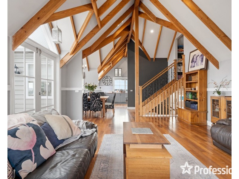 2 Valley Park Drive, Mooroolbark VIC 3138