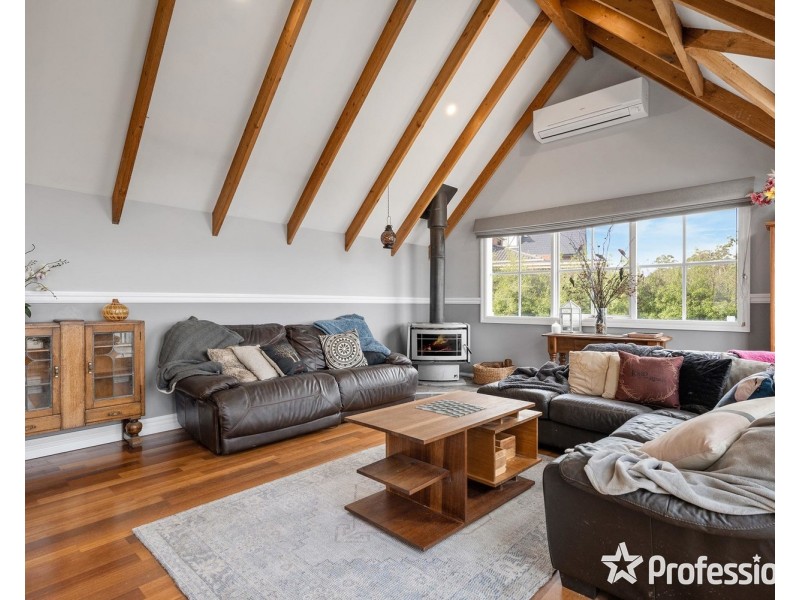 2 Valley Park Drive, Mooroolbark VIC 3138