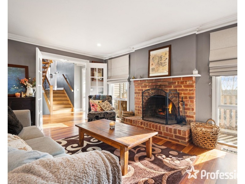 2 Valley Park Drive, Mooroolbark VIC 3138