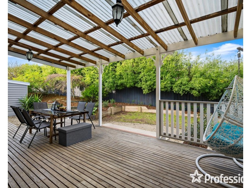 2 Valley Park Drive, Mooroolbark VIC 3138