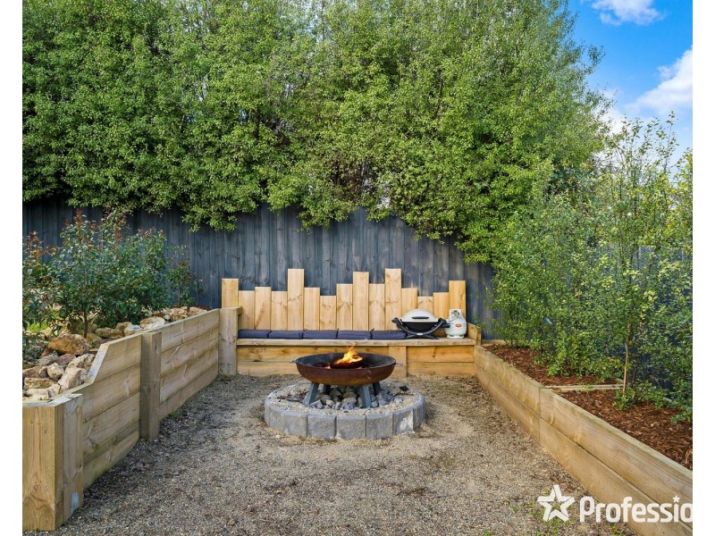 2 Valley Park Drive, Mooroolbark VIC 3138