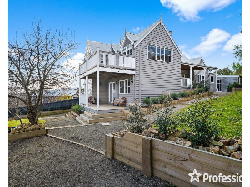 2 Valley Park Drive, Mooroolbark VIC 3138