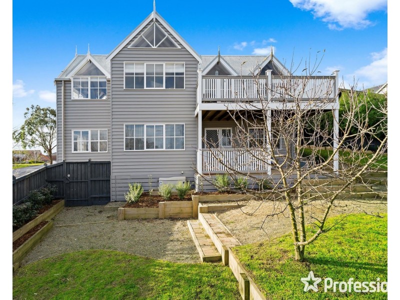 2 Valley Park Drive, Mooroolbark VIC 3138