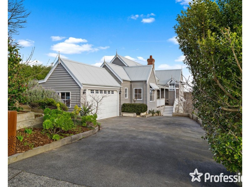 2 Valley Park Drive, Mooroolbark VIC 3138