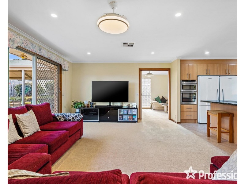 28 Shirley Street, Mooroolbark VIC 3138