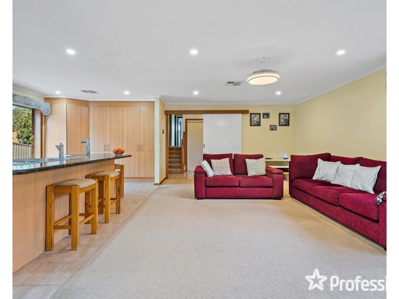 28 Shirley Street, Mooroolbark VIC 3138