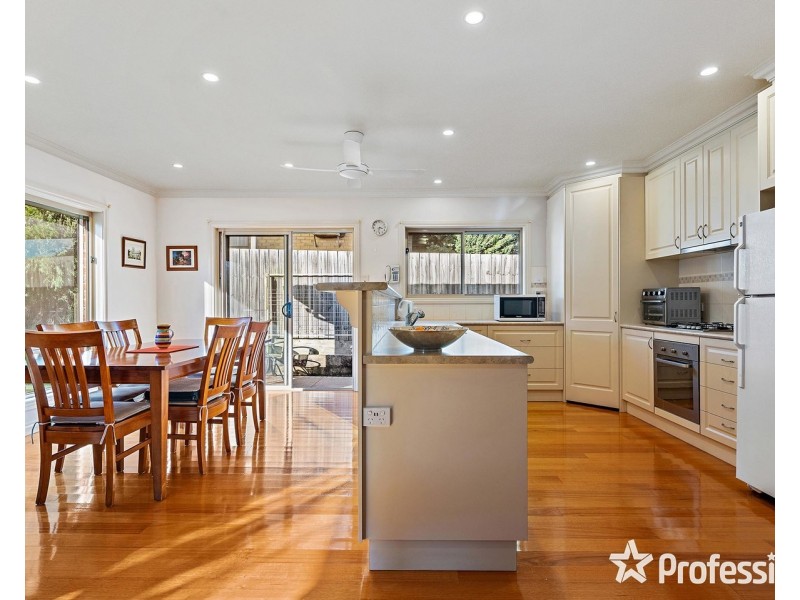 34 Andrew Street, Mooroolbark VIC 3138