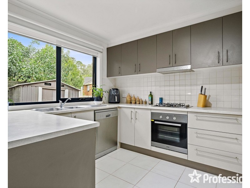 2/5 Gray Court, Mooroolbark VIC 3138