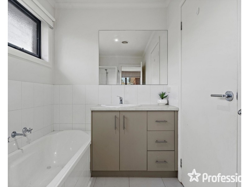 2/5 Gray Court, Mooroolbark VIC 3138