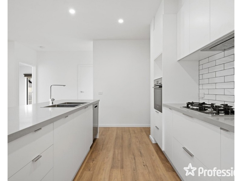 2/131 Lomond Avenue, Kilsyth VIC 3137