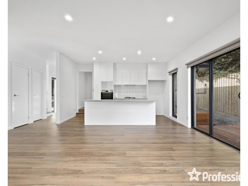 2/131 Lomond Avenue, Kilsyth VIC 3137