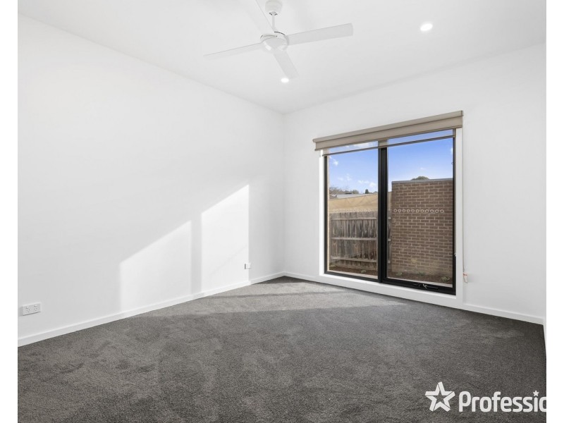 2/131 Lomond Avenue, Kilsyth VIC 3137