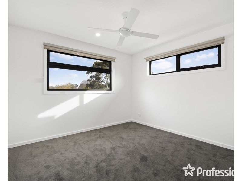 2/131 Lomond Avenue, Kilsyth VIC 3137