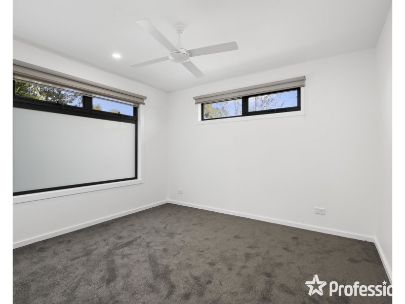 2/131 Lomond Avenue, Kilsyth VIC 3137