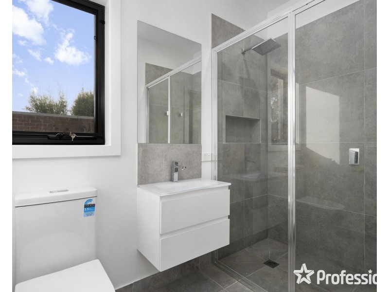 2/131 Lomond Avenue, Kilsyth VIC 3137