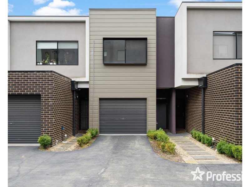 4 Demartini Close, Mooroolbark VIC 3138