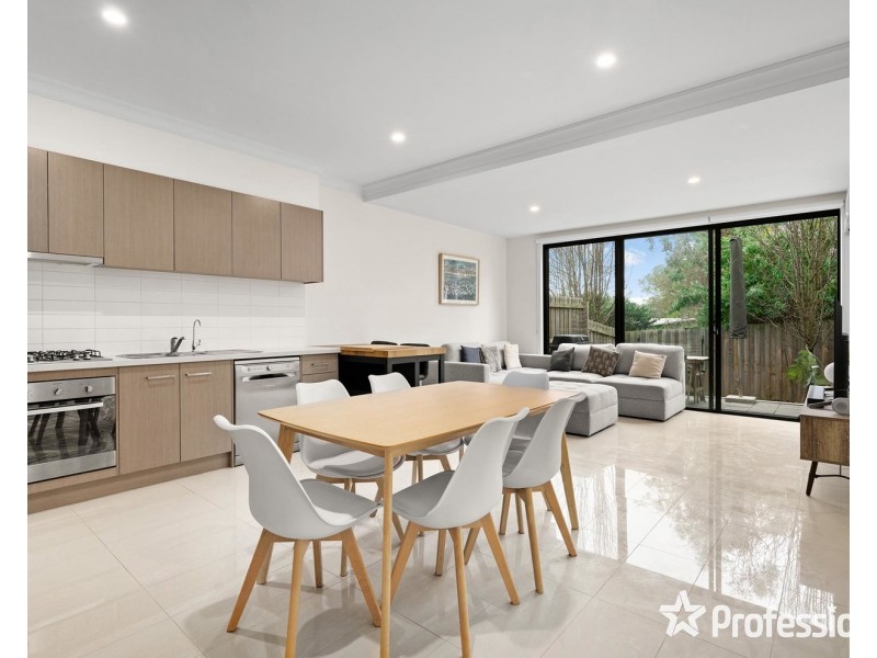 4 Demartini Close, Mooroolbark VIC 3138