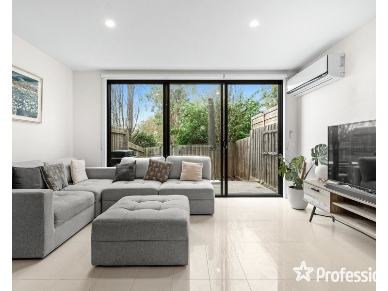 4 Demartini Close, Mooroolbark VIC 3138