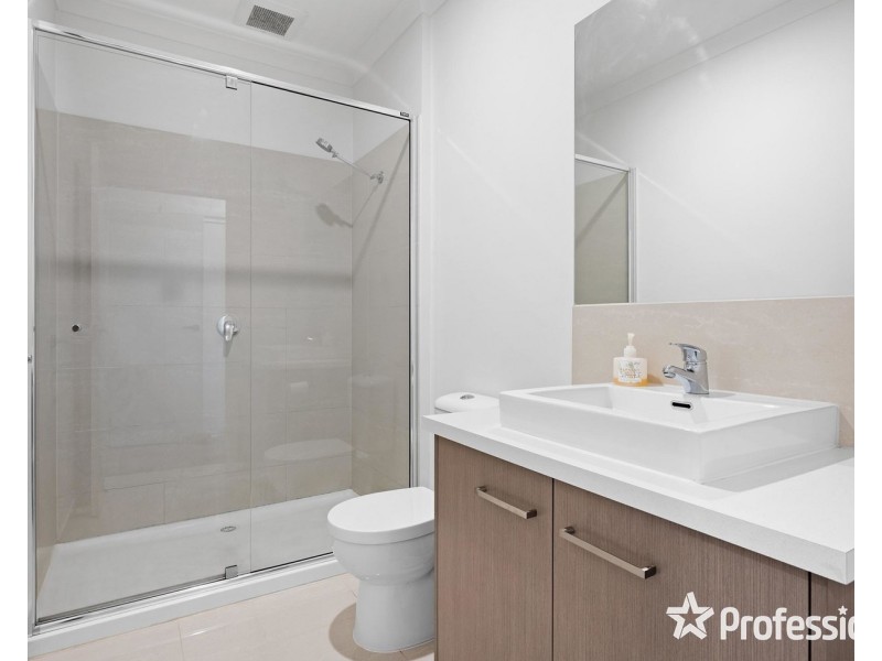 4 Demartini Close, Mooroolbark VIC 3138