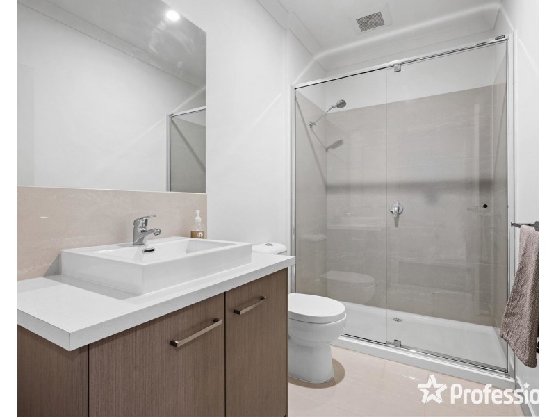 4 Demartini Close, Mooroolbark VIC 3138