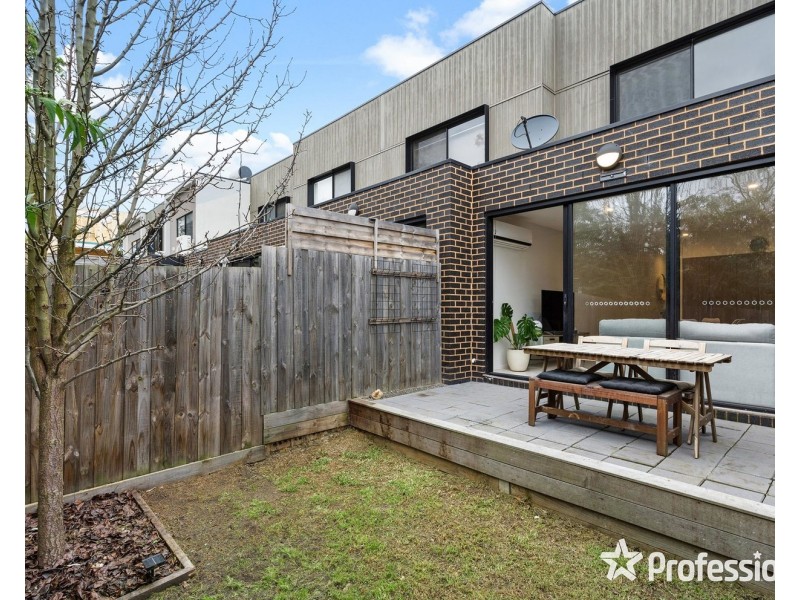 4 Demartini Close, Mooroolbark VIC 3138