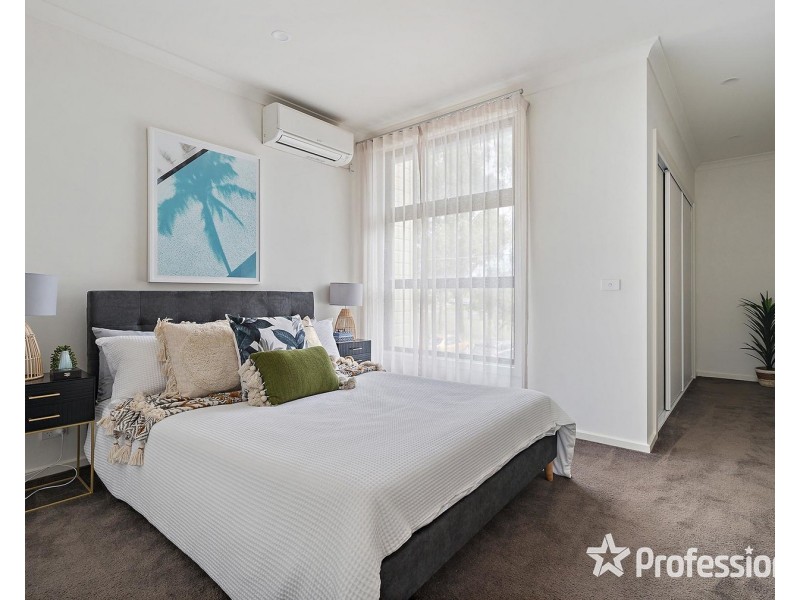 35 Cambridge Road, Mooroolbark VIC 3138