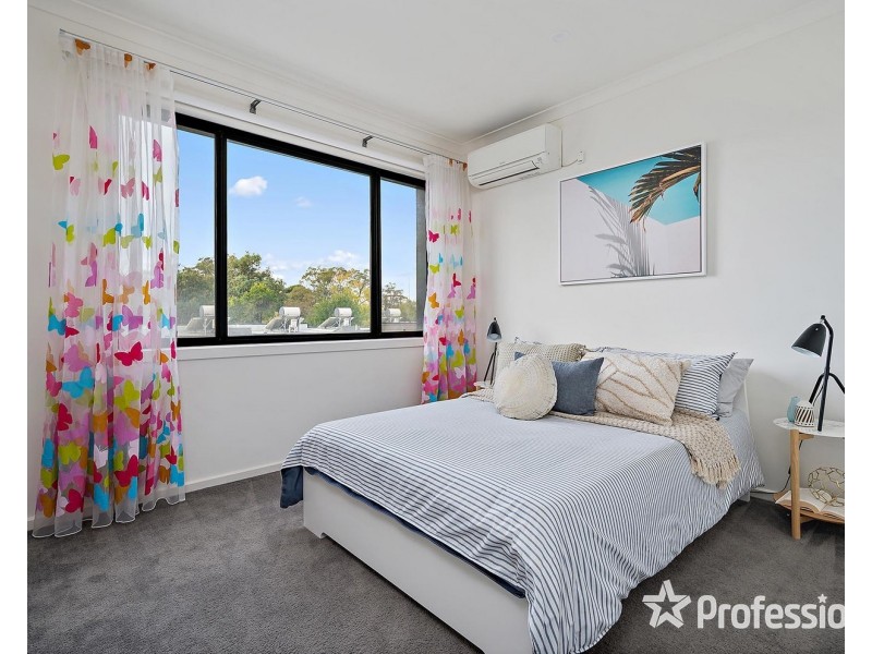 35 Cambridge Road, Mooroolbark VIC 3138