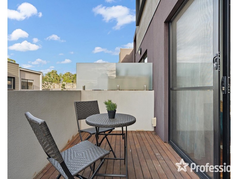 35 Cambridge Road, Mooroolbark VIC 3138