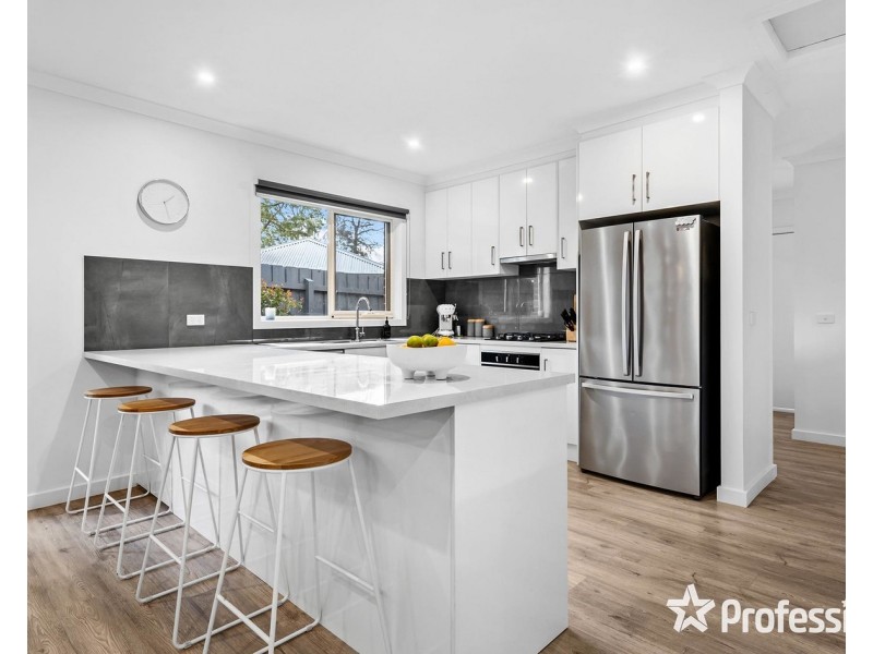 4 Kindred Close, Mooroolbark VIC 3138