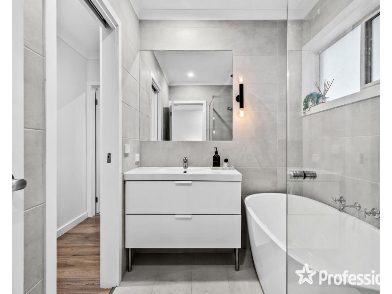 4 Kindred Close, Mooroolbark VIC 3138