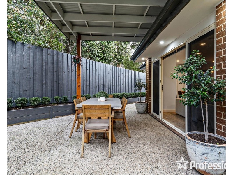 4 Kindred Close, Mooroolbark VIC 3138