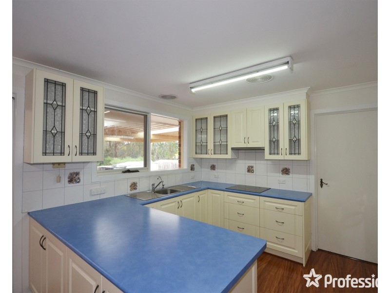 25 Churchill Drive, Mooroolbark VIC 3138