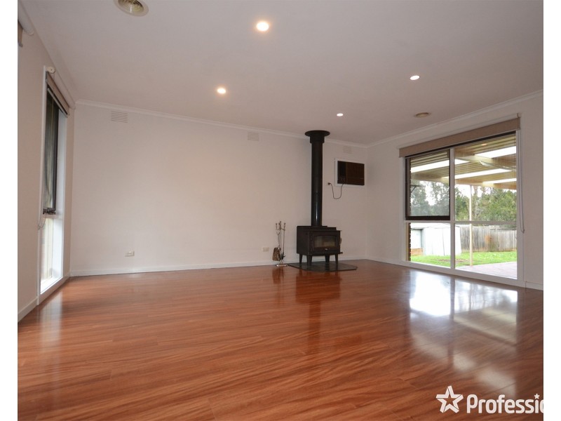 25 Churchill Drive, Mooroolbark VIC 3138