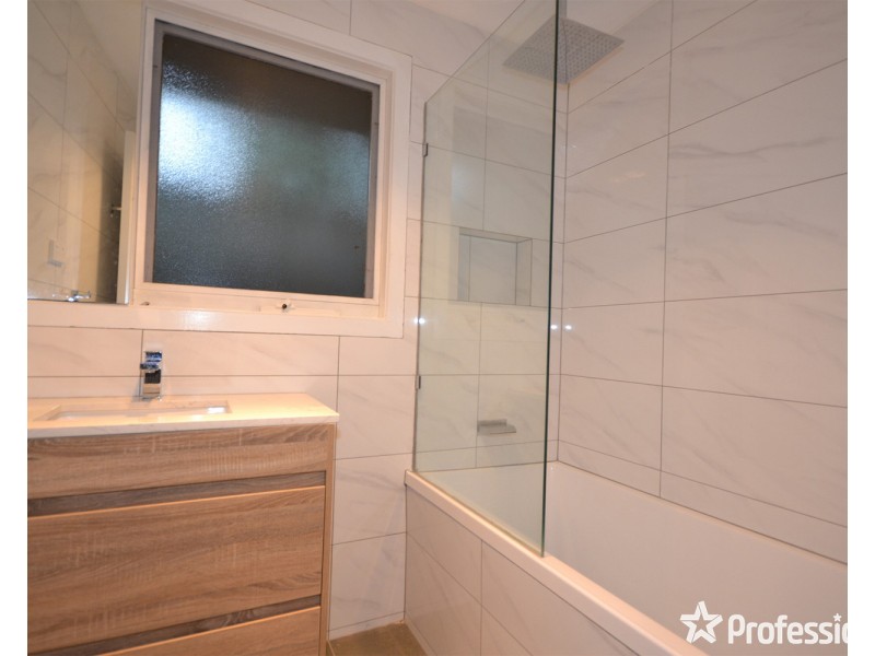 25 Churchill Drive, Mooroolbark VIC 3138
