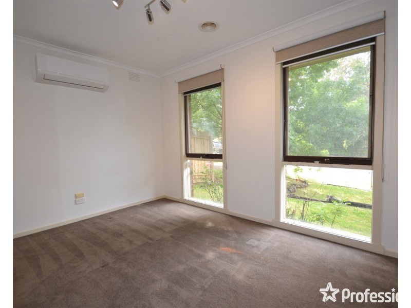 25 Churchill Drive, Mooroolbark VIC 3138