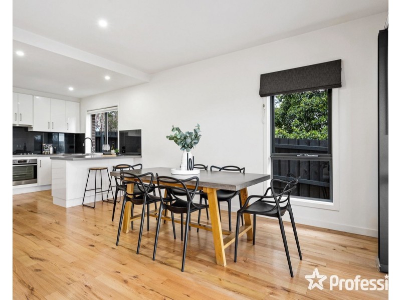 2/77 Cambridge Road, Mooroolbark VIC 3138