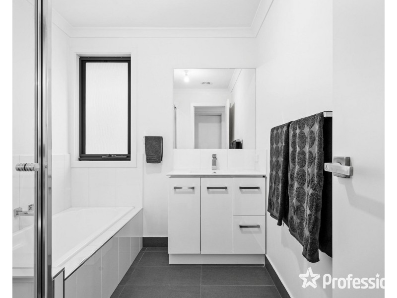 2/77 Cambridge Road, Mooroolbark VIC 3138